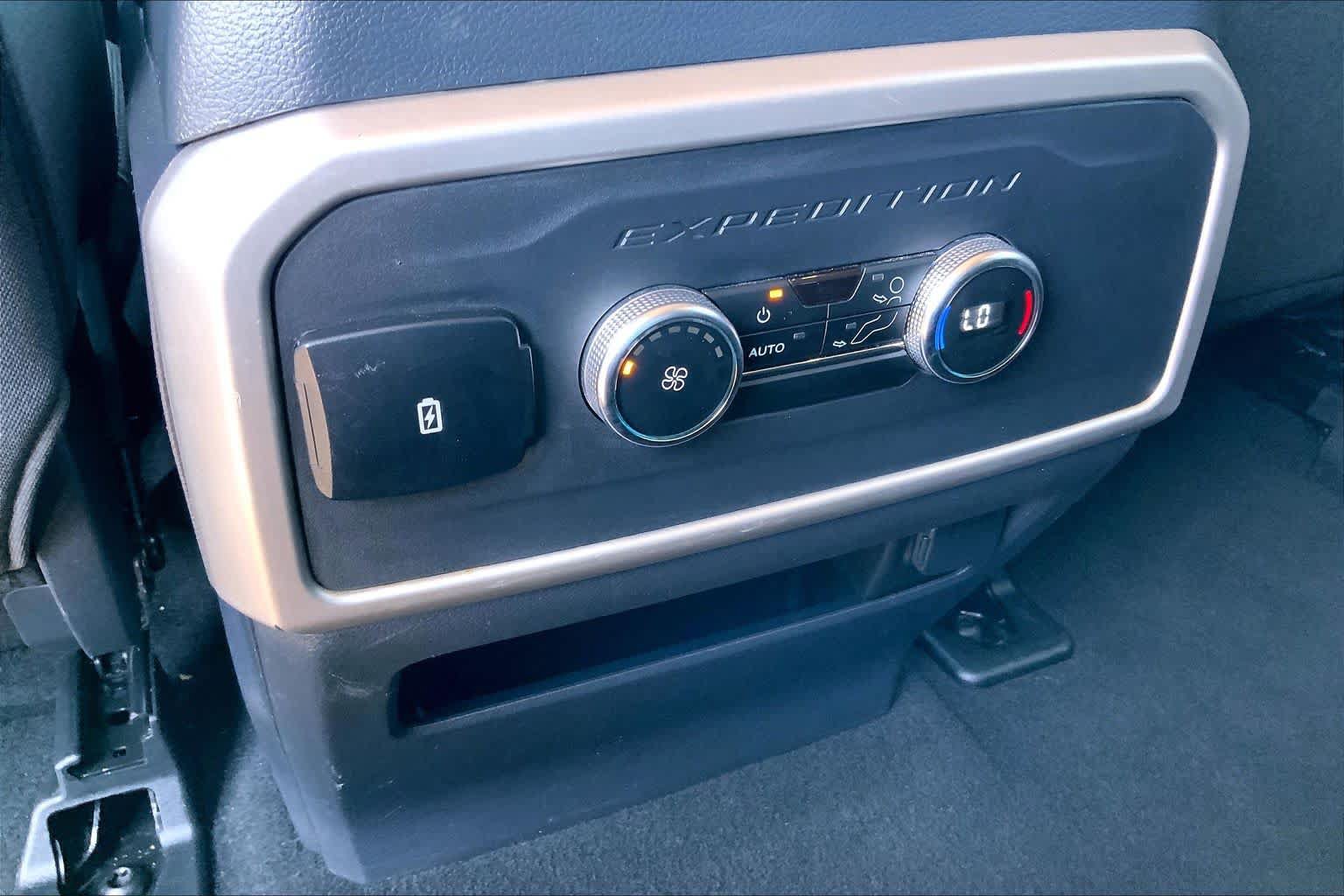 Used 2024 Ford Expedition XLT AWD/4WD image 29