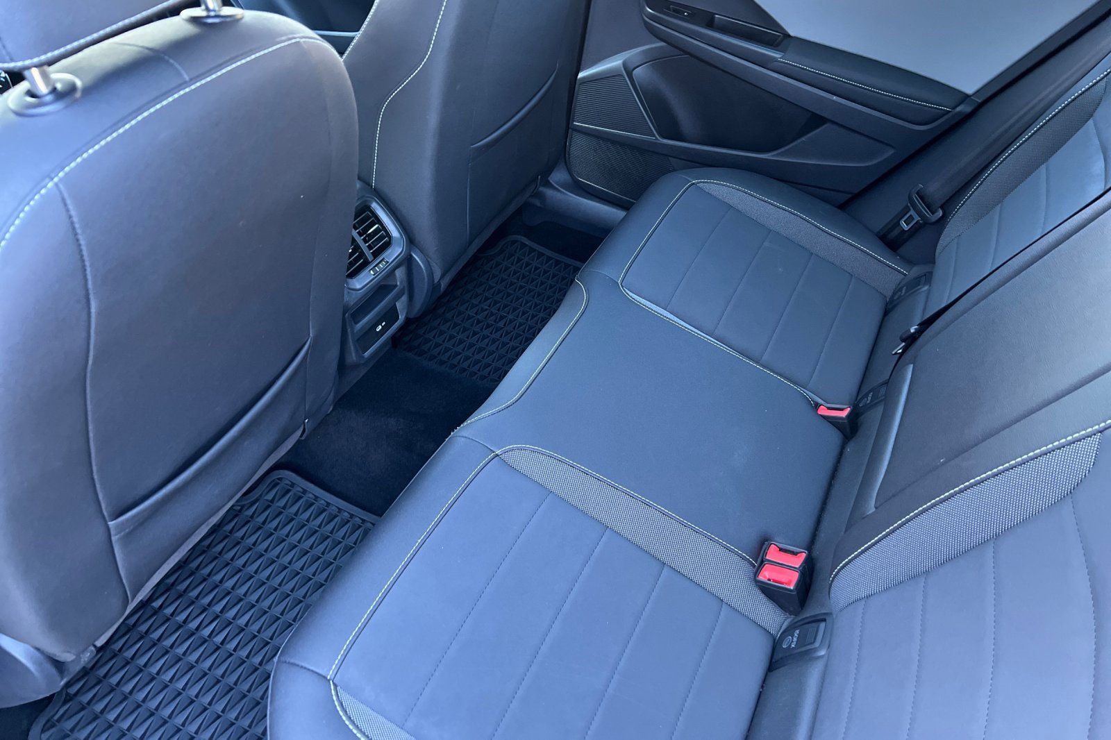 Used 2024 Volkswagen Taos SE image 16