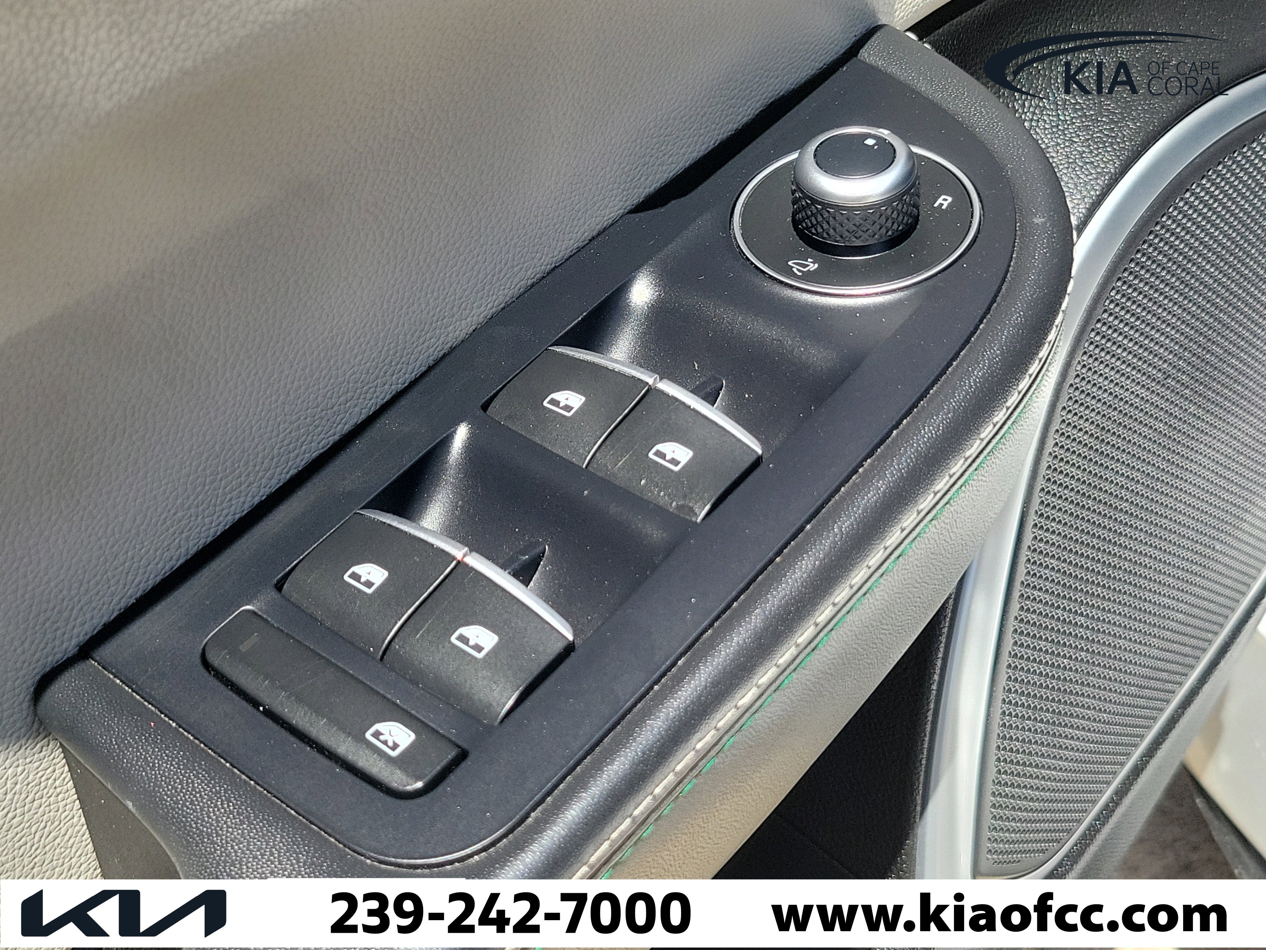 Used 2017 Alfa Romeo Giulia Quadrifoglio image 10