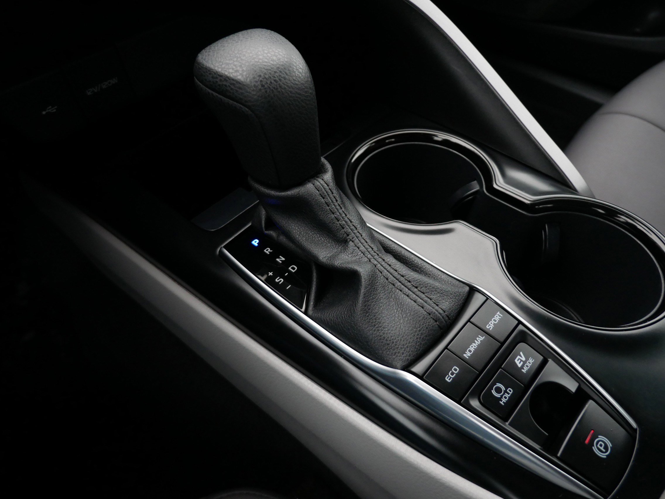 Used 2020 Toyota Camry LE image 24