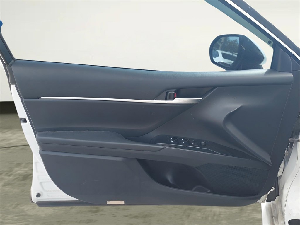 Used 2018 Toyota Camry SE image 18