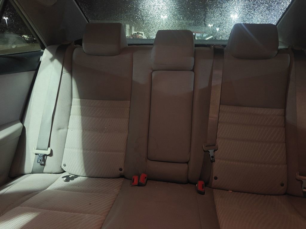 Used 2017 Toyota Camry LE image 11