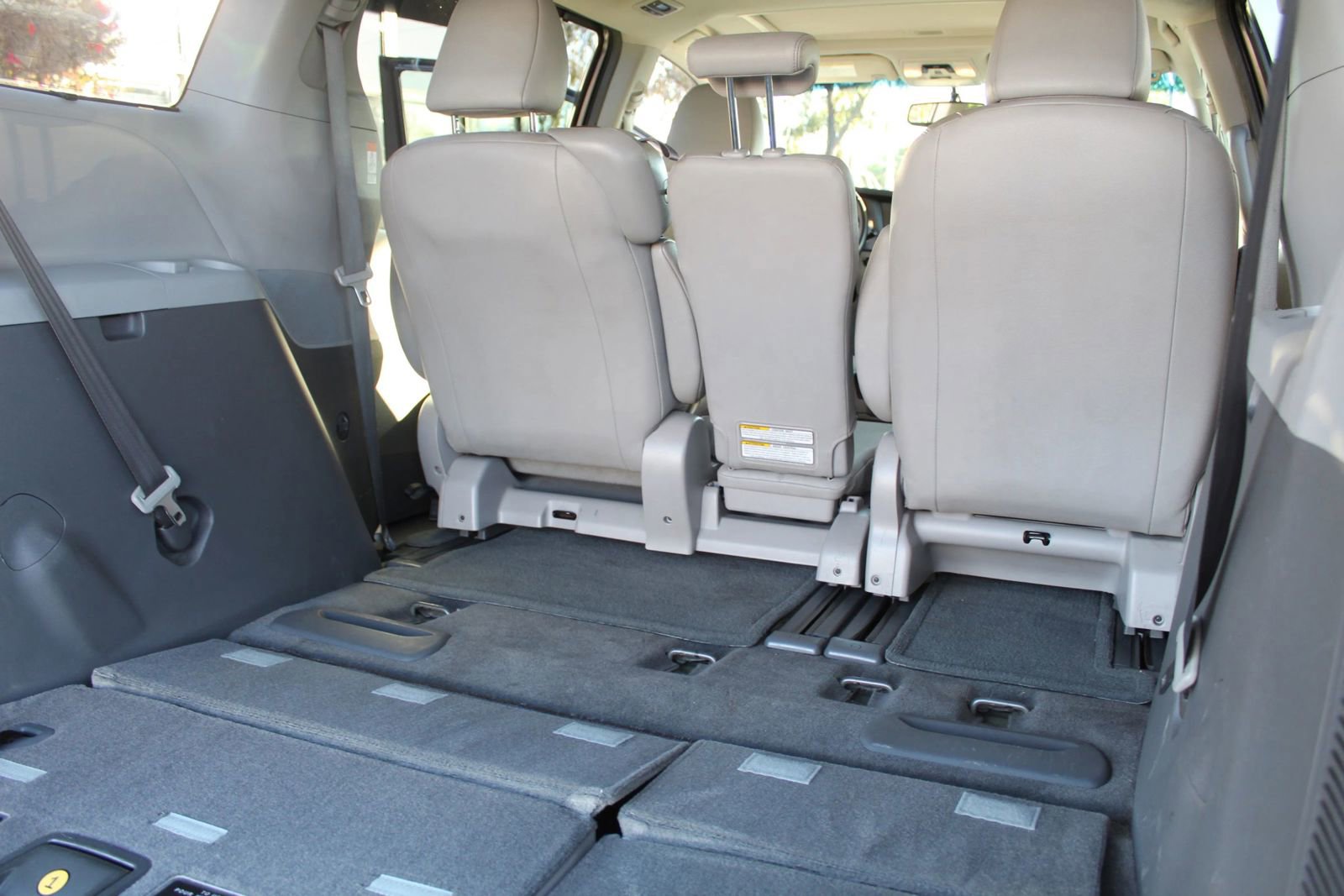 Used 2015 Toyota Sienna XLE w/ XLE Navigation Package FWD image 37