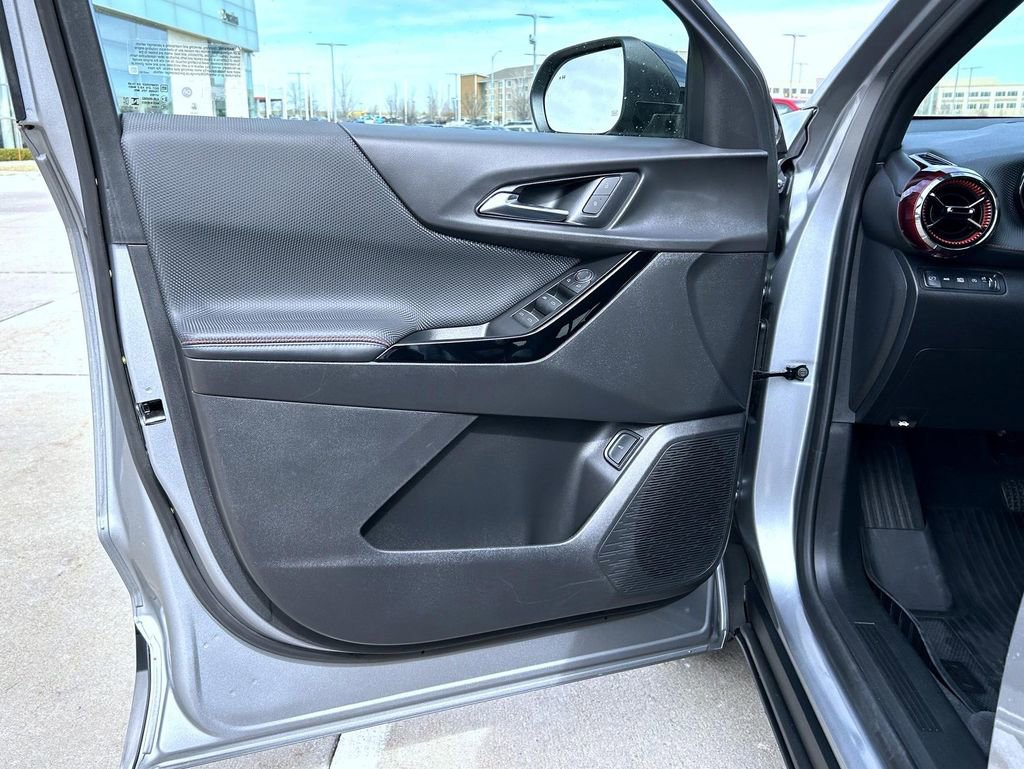 Used 2025 Chevrolet Equinox RS w/ Safety and Technology Package image 9