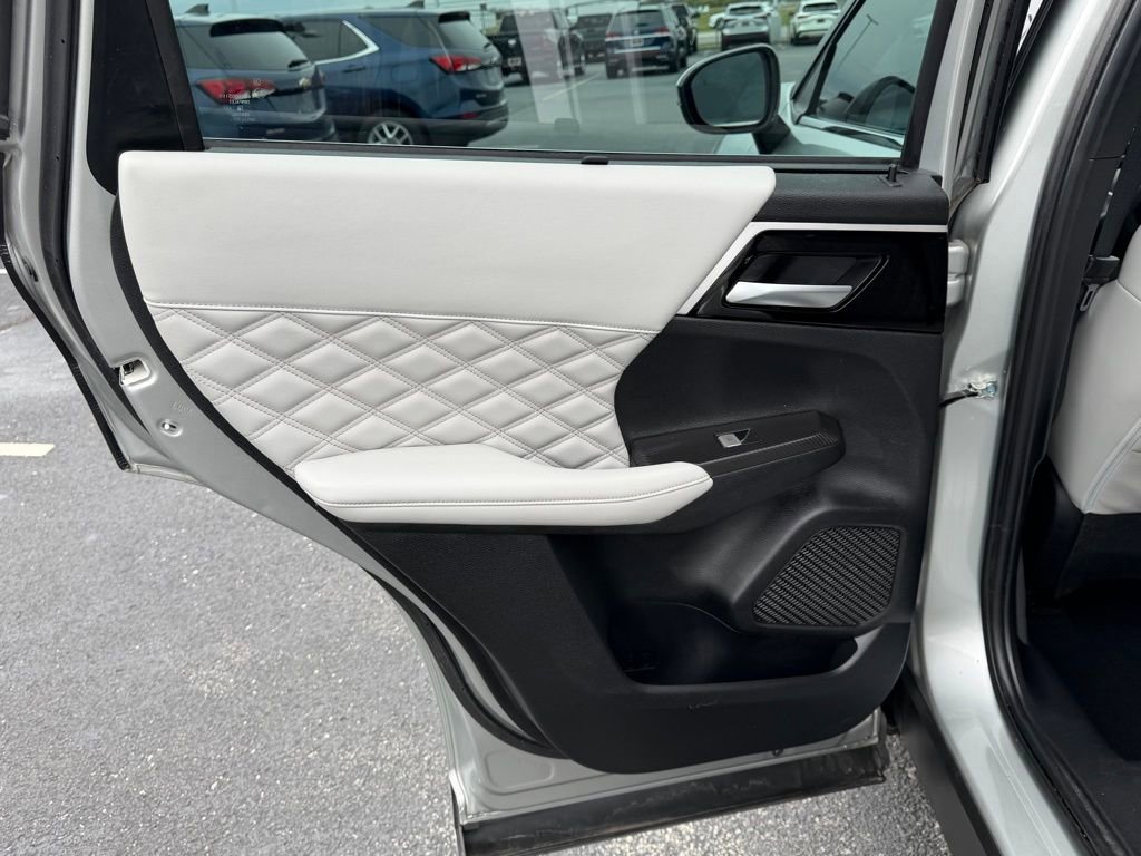 Used 2023 Mitsubishi Outlander SEL image 17