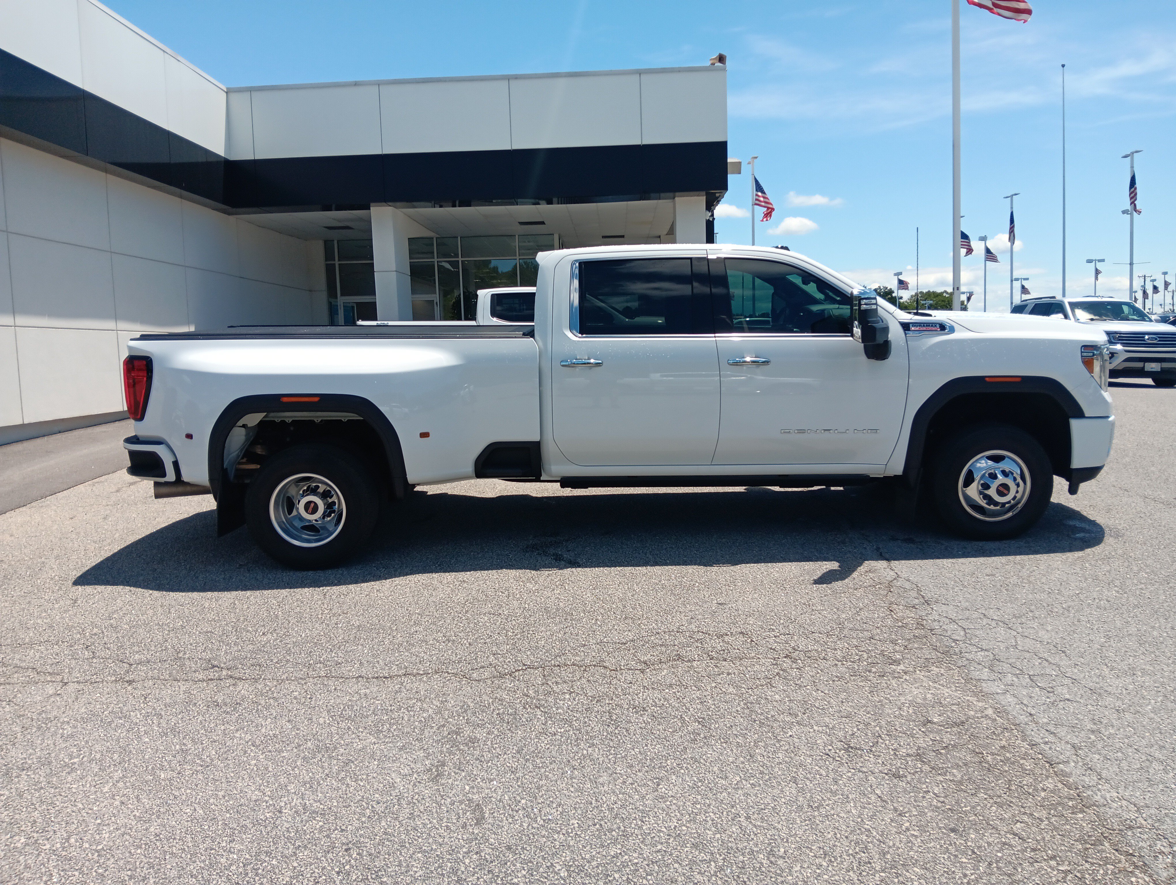 Used 2023 GMC Sierra 3500 Denali w/ Denali Ultimate Package AWD/4WD image 5