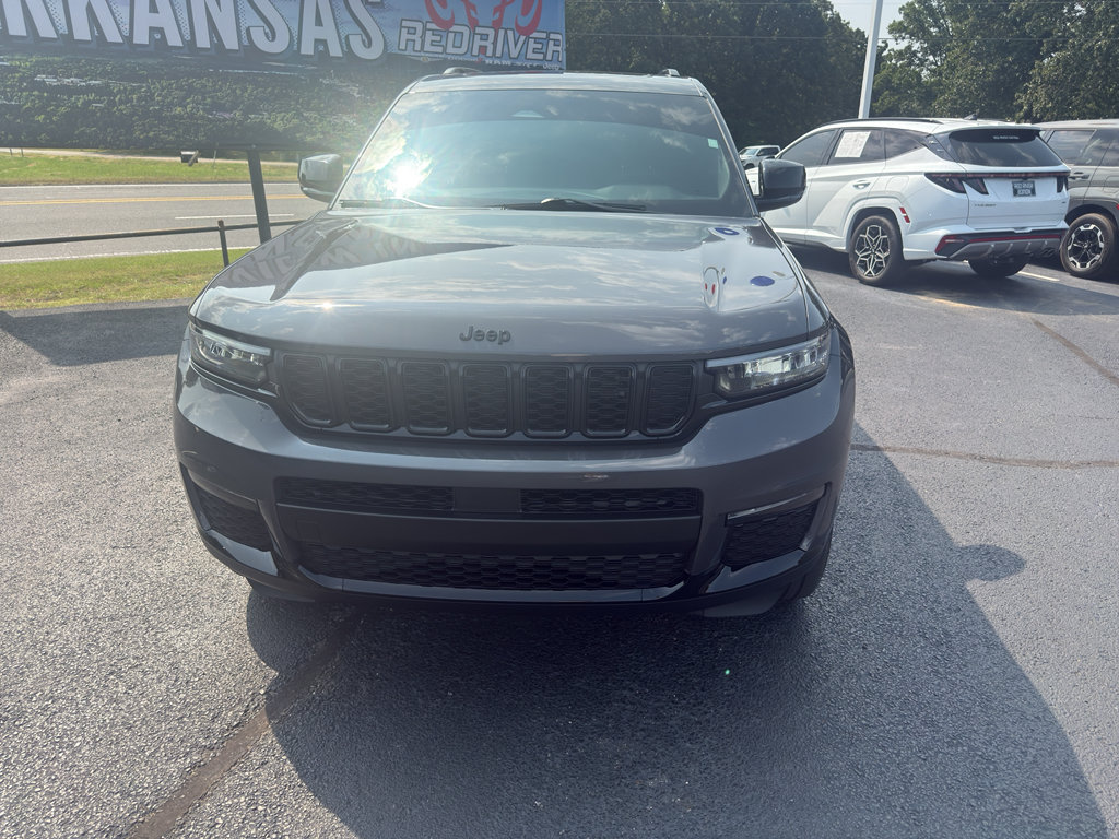Used 2025 Jeep Grand Cherokee L Limited w/ Black Appearance Package AWD/4WD image 2