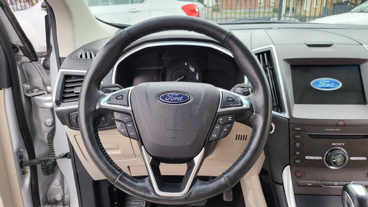 Used 2016 Ford Edge Titanium FWD image 24