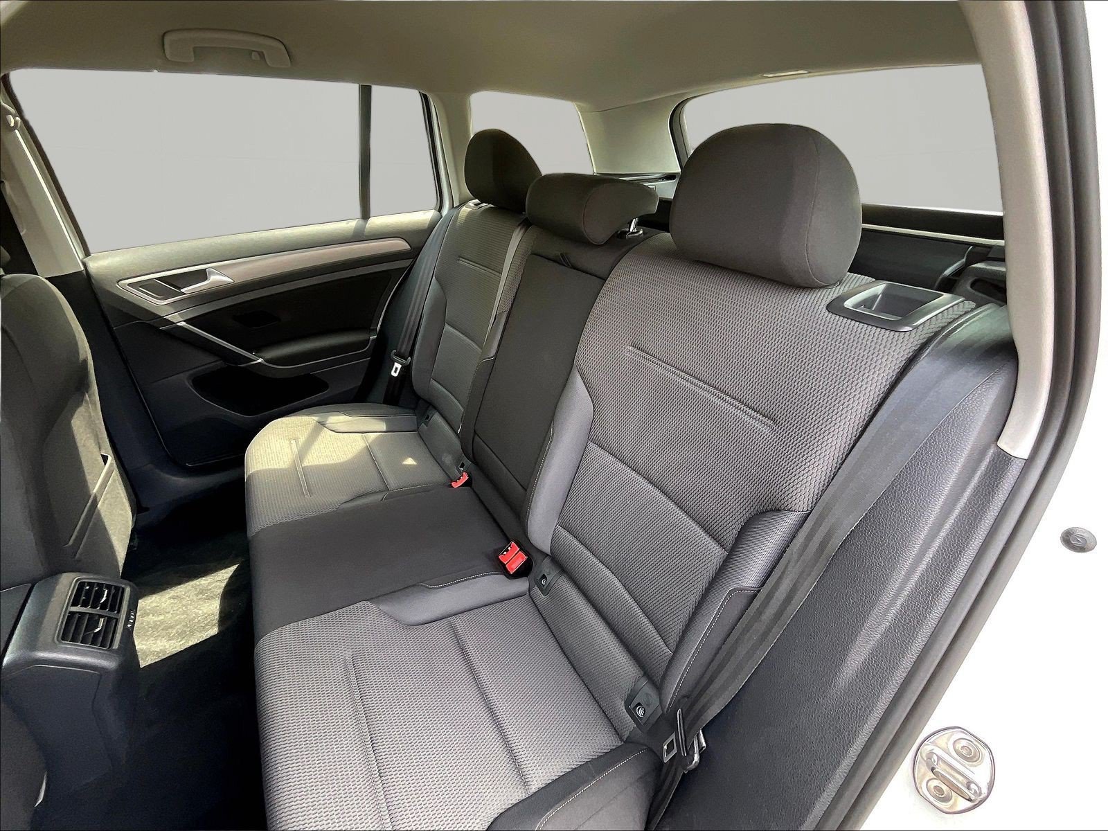 Used 2016 Volkswagen Golf S FWD image 22