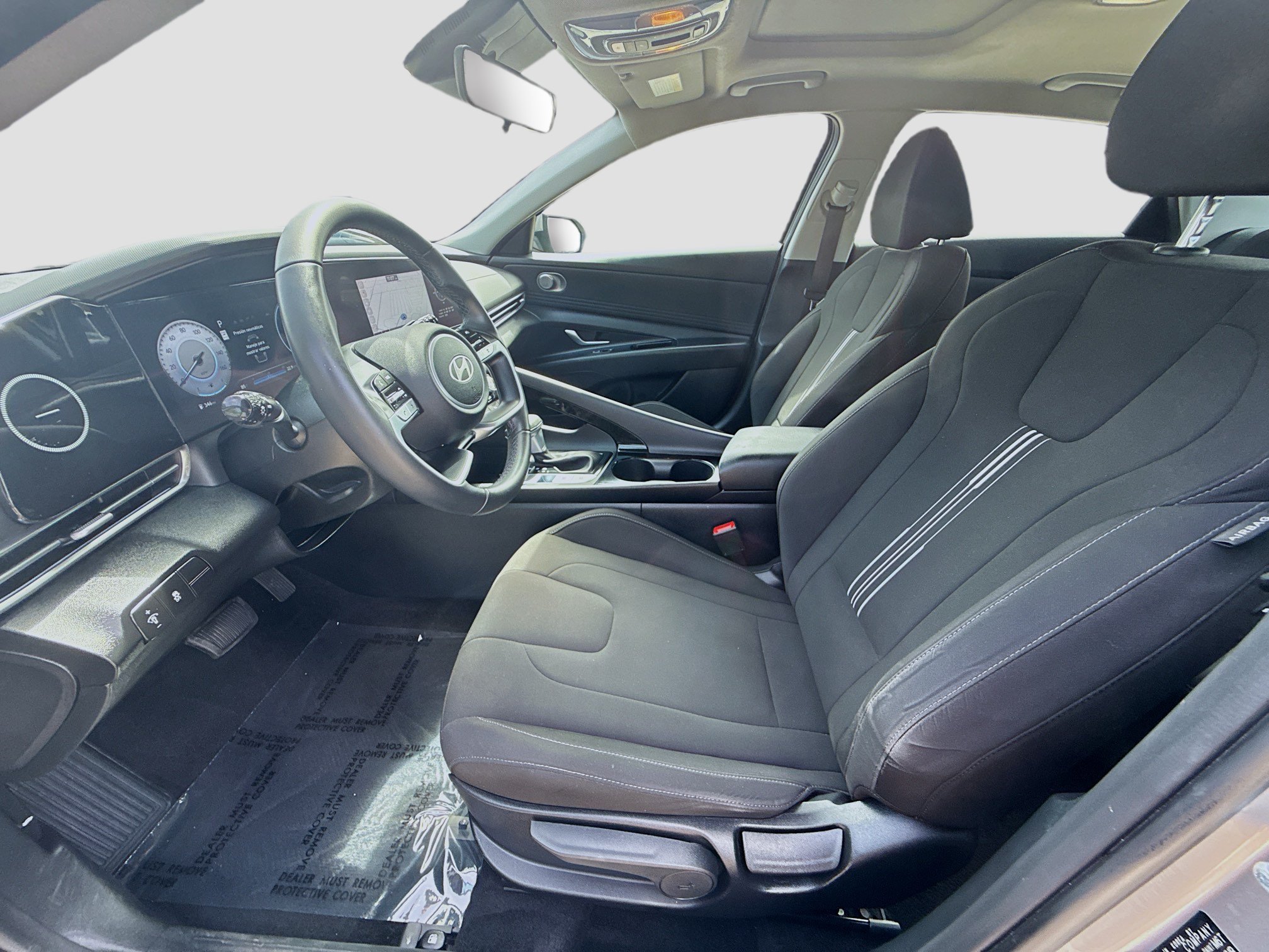 Used 2025 Hyundai Elantra SEL w/ Cargo Package FWD image 17