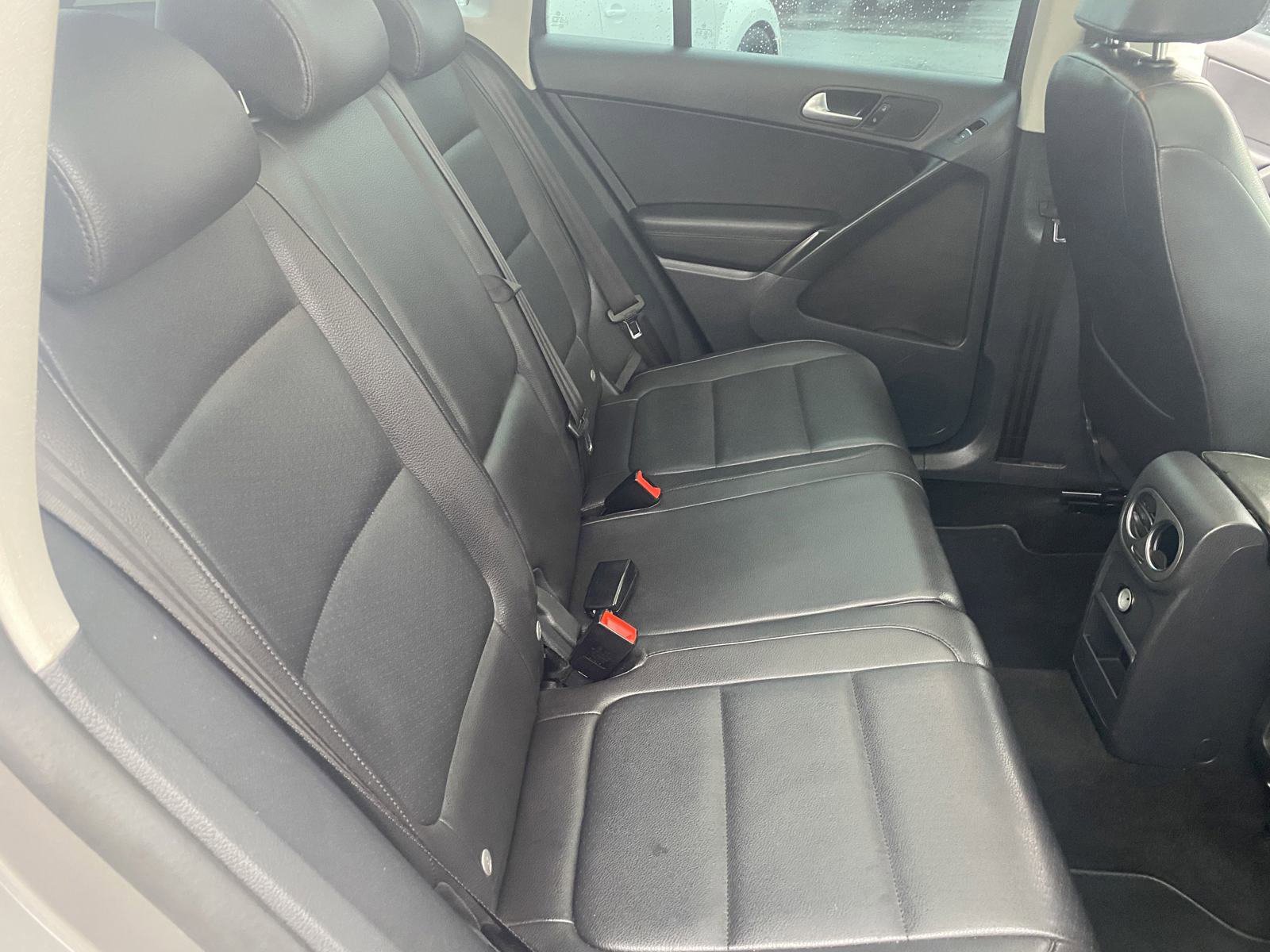 Used 2011 Volkswagen Tiguan SE image 21