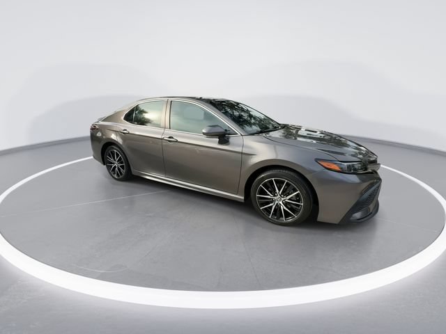 Used 2024 Toyota Camry SE w/ Cold Weather Package FWD image 2