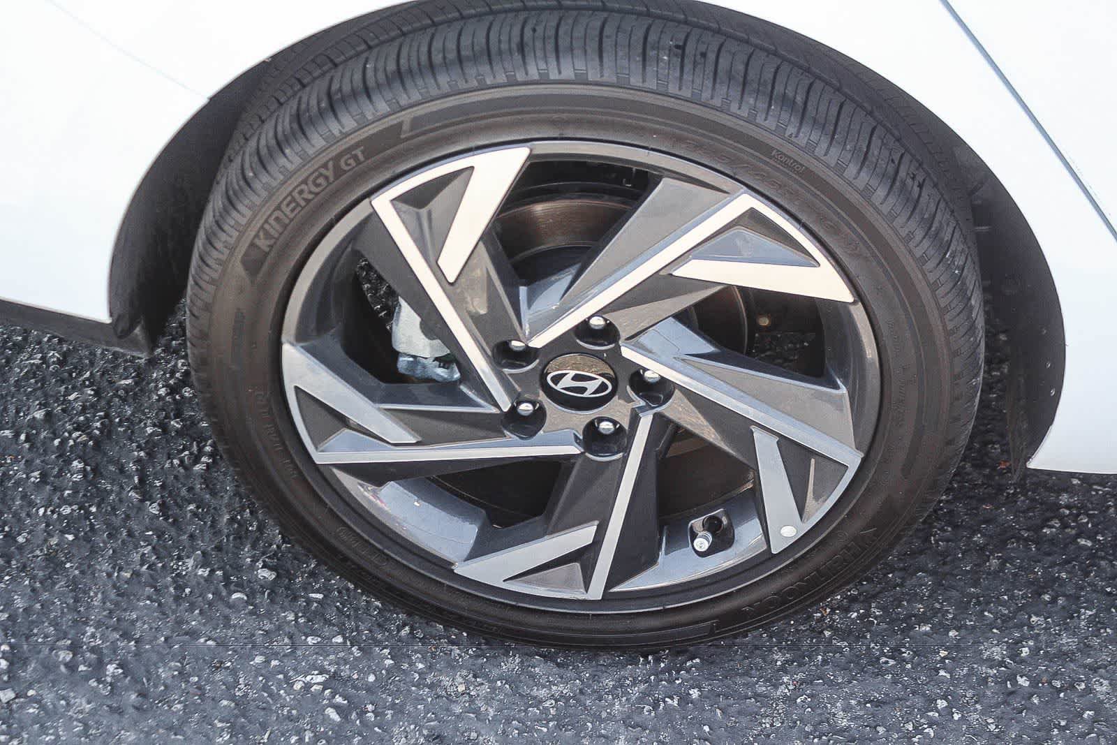 Certified 2025 Hyundai Elantra SEL FWD image 11