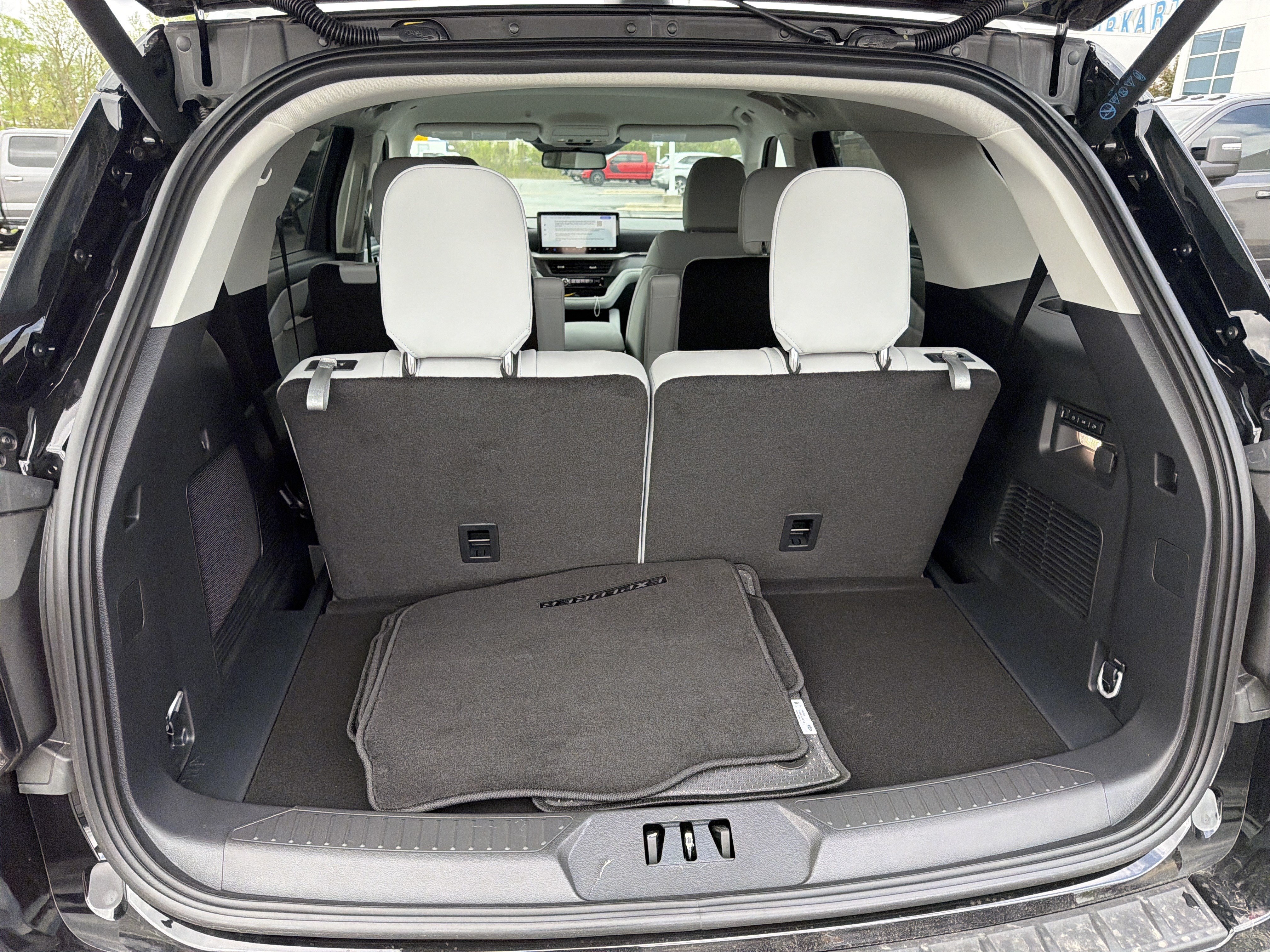 New 2026 Ford Explorer Platinum w/ LUX Leather Package AWD/4WD image 15