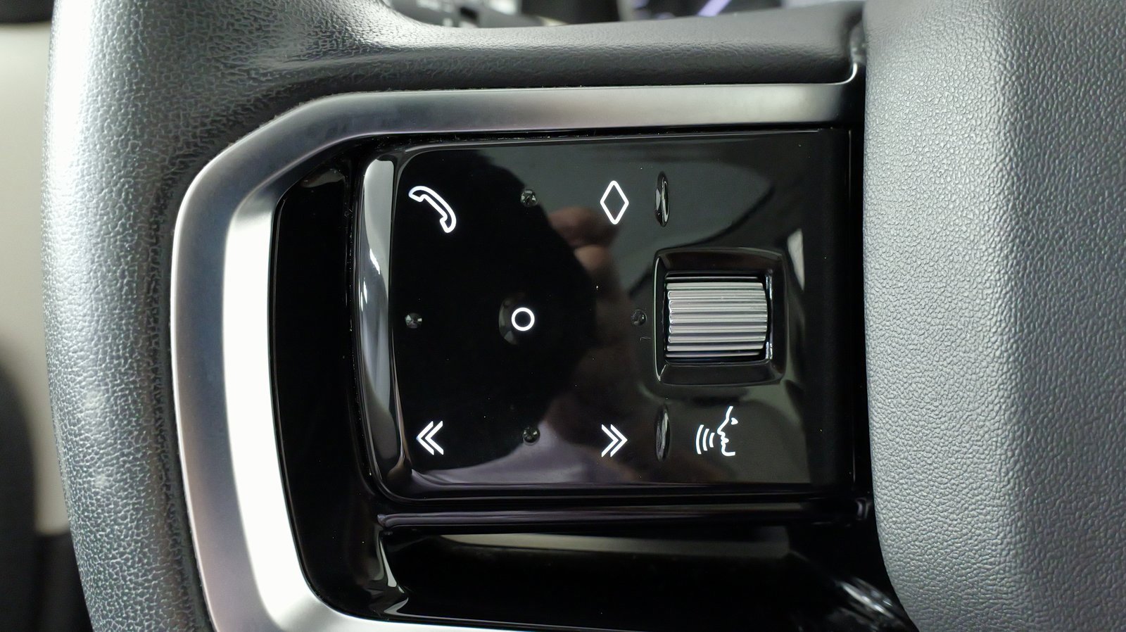 Used 2023 Land Rover Discovery Sport S image 50