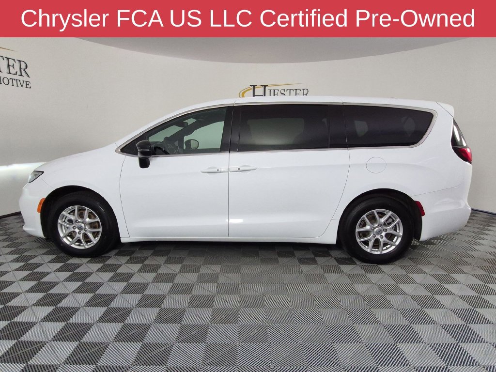 Certified 2025 Chrysler Pacifica Select FWD image 8