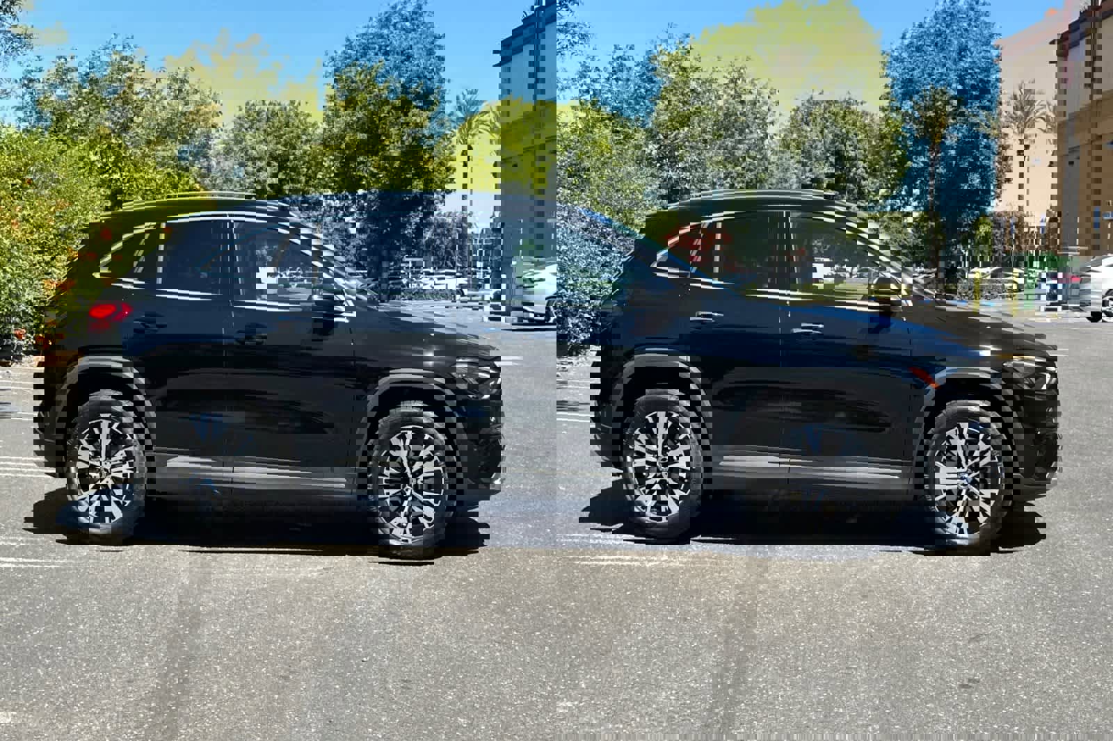 Certified 2025 Mercedes-Benz GLA 250 image 2