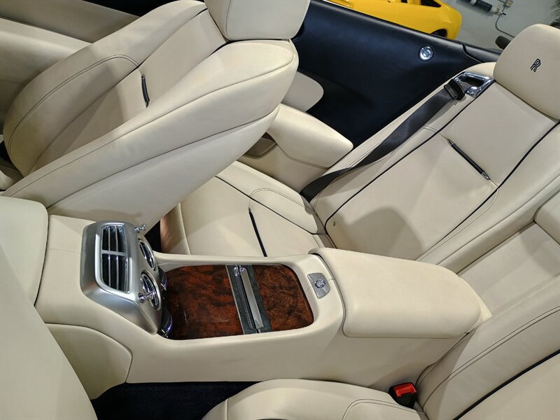 Used 2016 Rolls-Royce Dawn RWD image 32