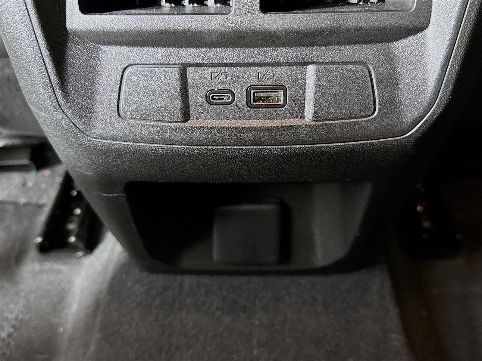 Used 2024 GMC Canyon Denali image 28