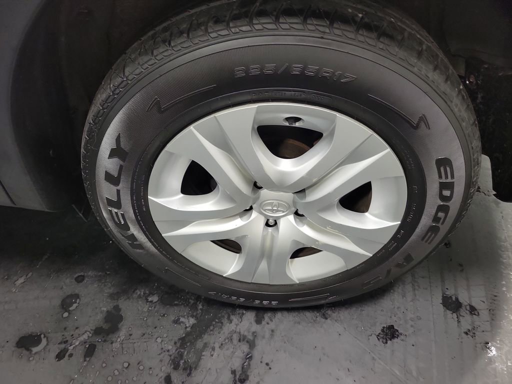 Used 2015 Toyota RAV4 LE image 10