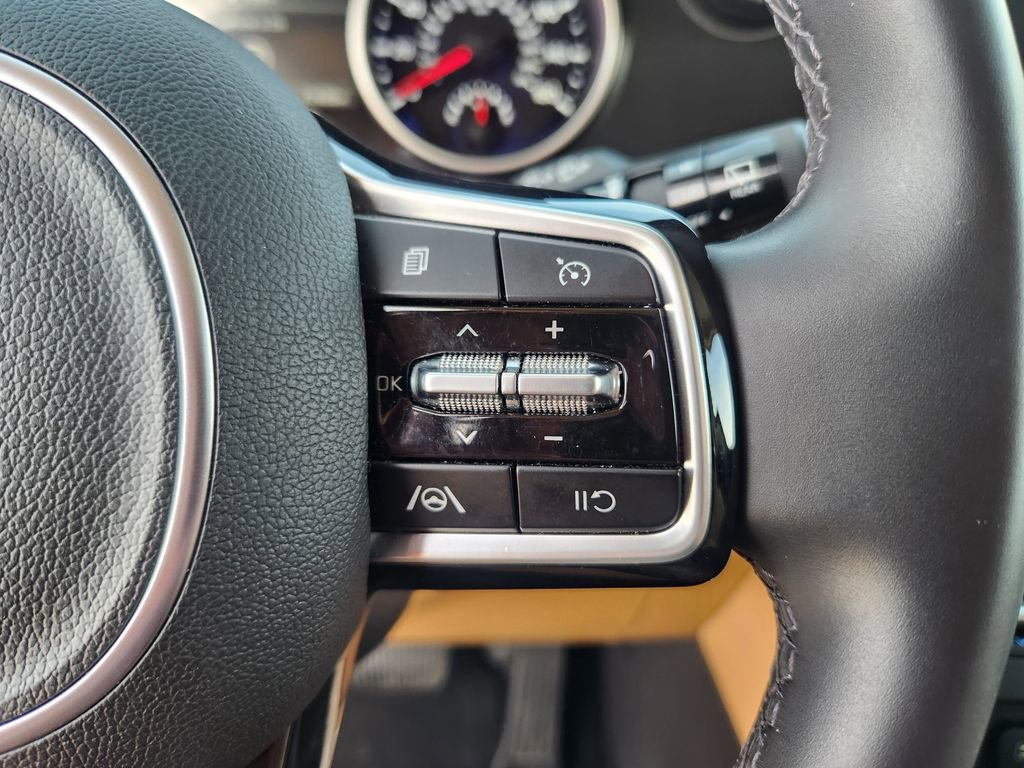 Certified 2024 Kia Carnival LX image 21
