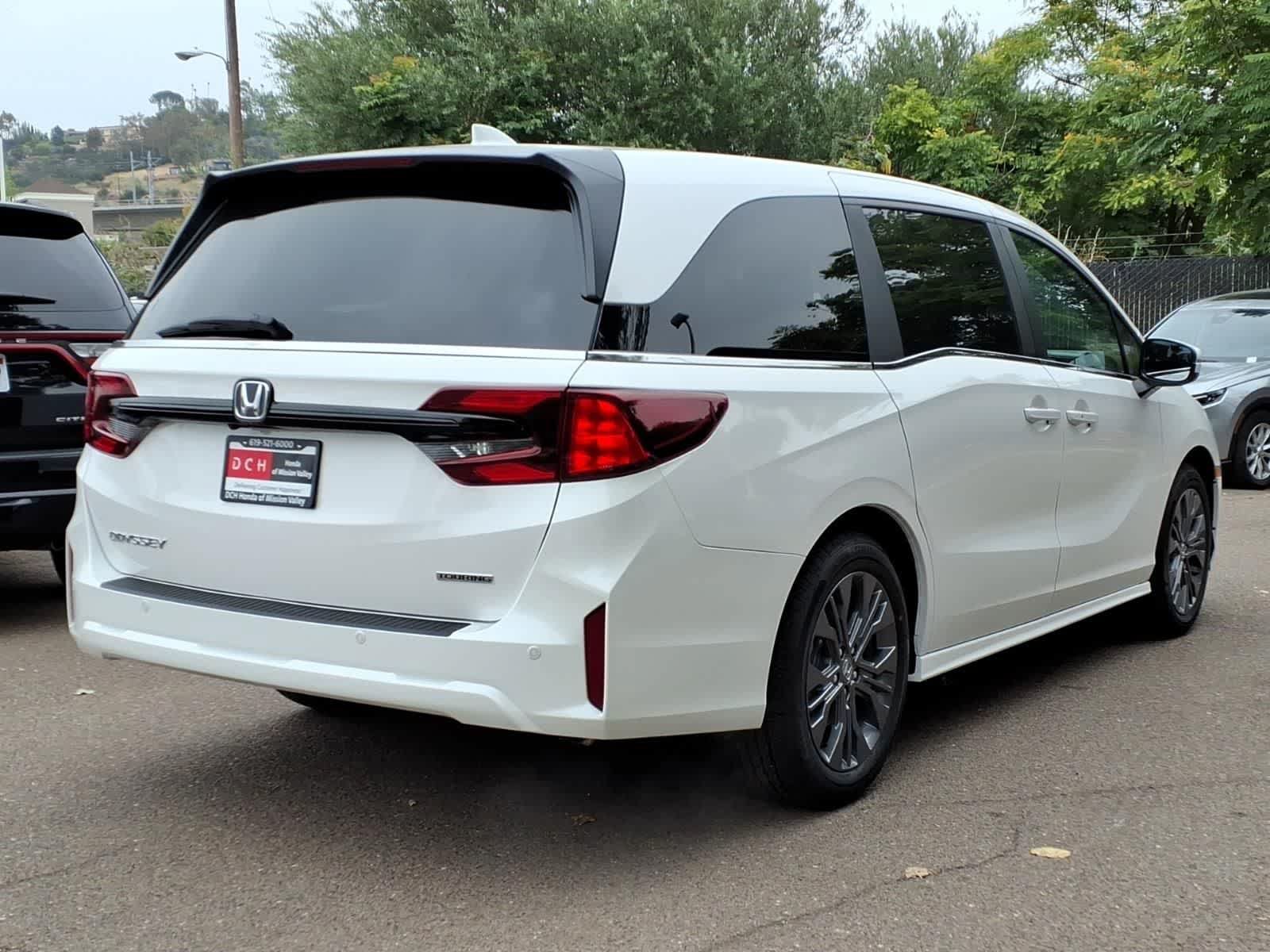 New 2026 Honda Odyssey Touring image 4