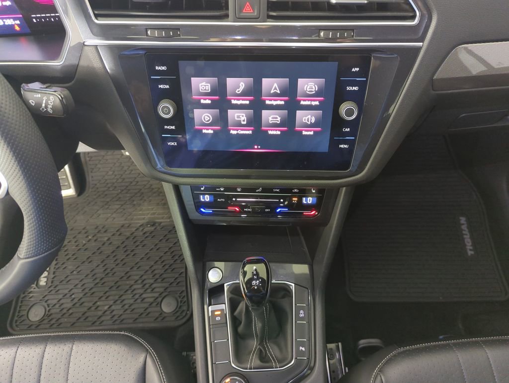 Used 2022 Volkswagen Tiguan SE R-Line image 14