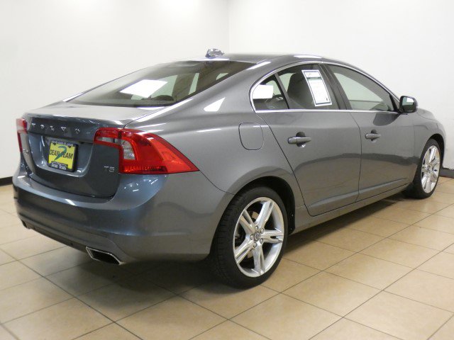 Used 2016 Volvo S60 T5 Premier w/ Convenience Package image 4