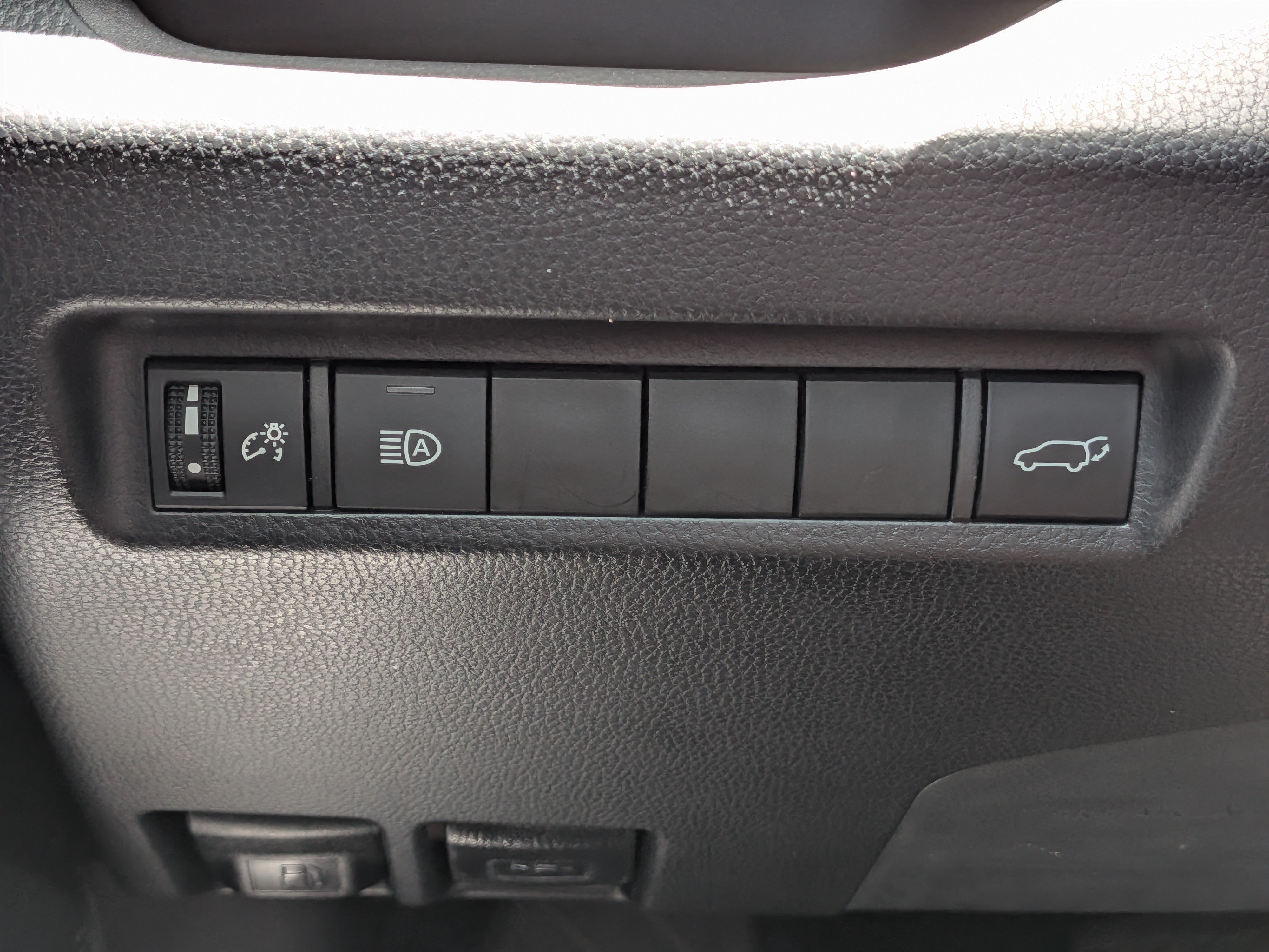 Used 2021 Toyota RAV4 XLE Premium FWD image 25