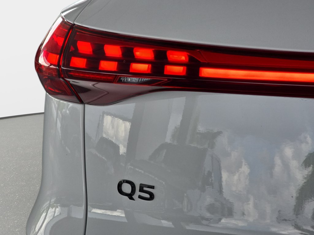 Certified 2025 Audi Q5 Premium w/ Convenience Package AWD/4WD image 24