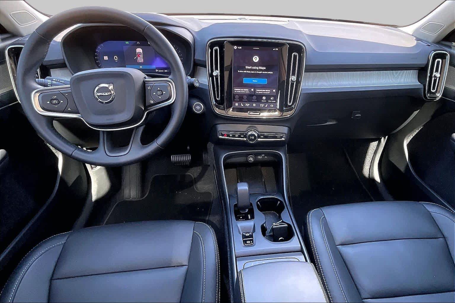 Used 2026 Volvo XC40 B4 Core FWD image 17