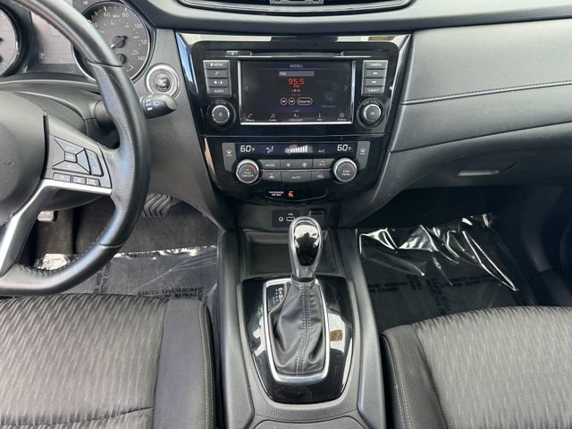 Used 2020 Nissan Rogue SV FWD image 18