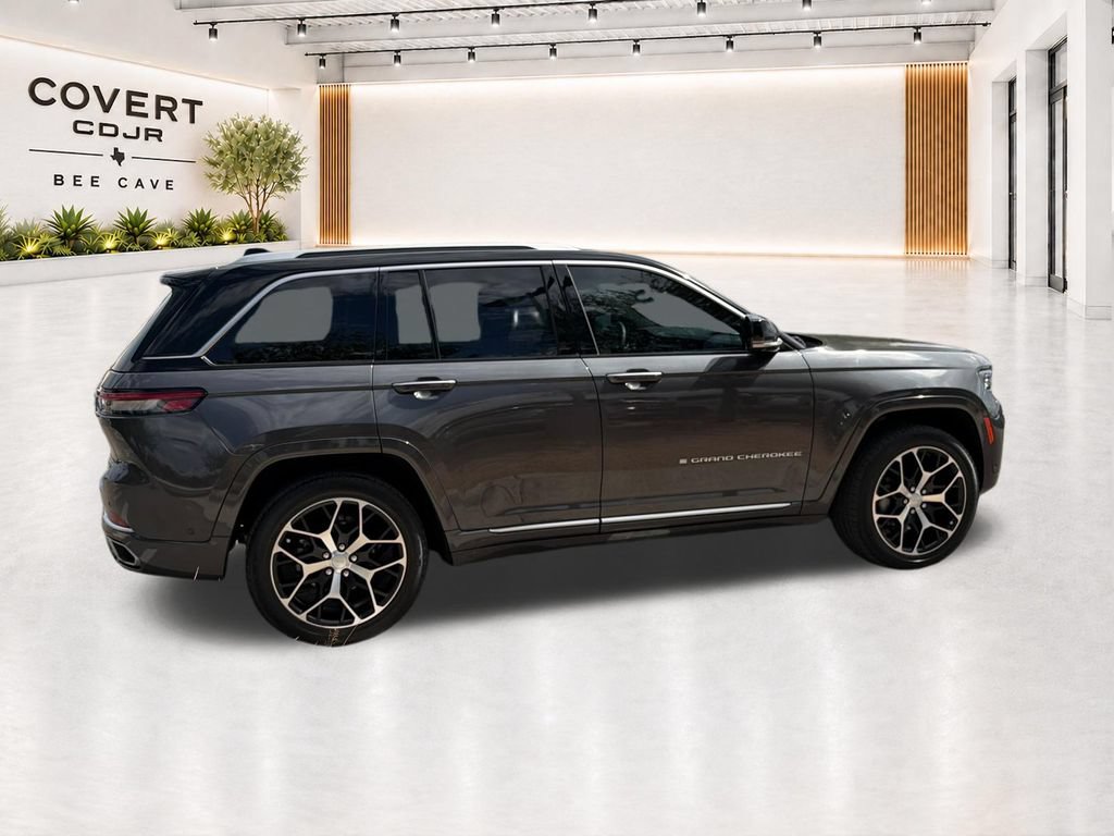 Used 2023 Jeep Grand Cherokee Summit AWD/4WD image 15