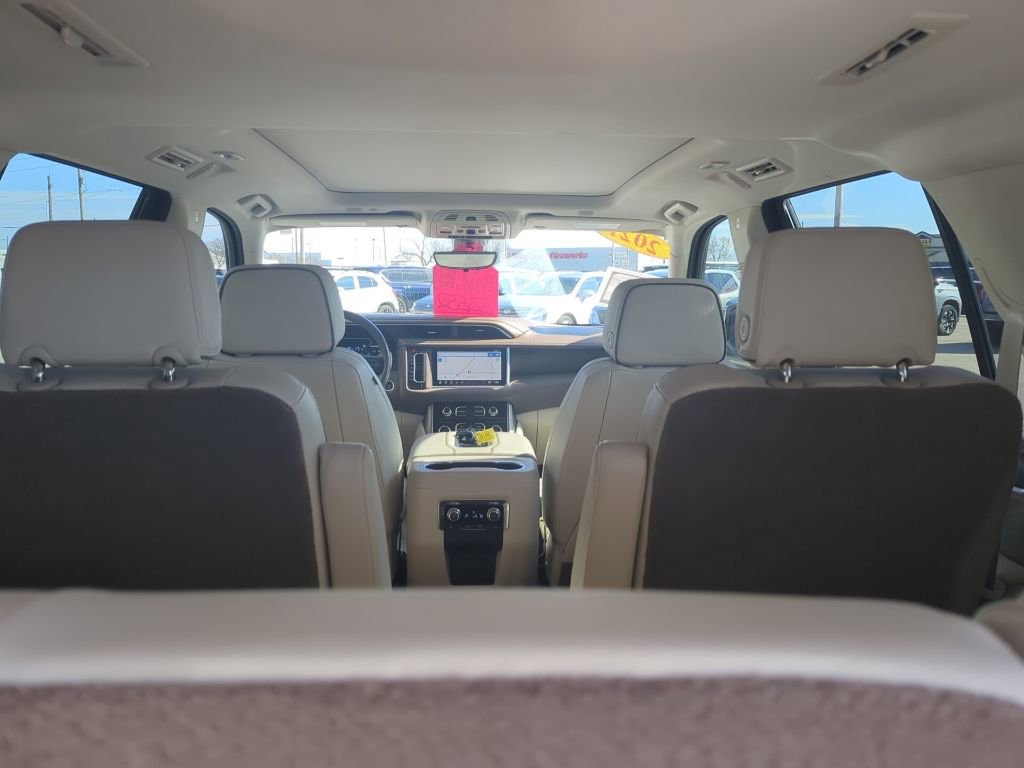 Used 2021 GMC Yukon Denali w/ Denali Premium Package image 12