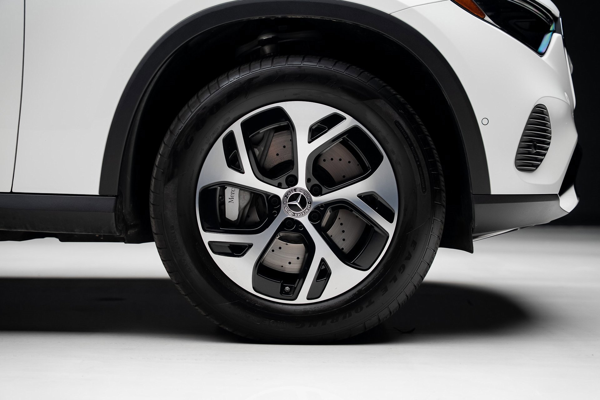 Used 2025 Mercedes-Benz GLC 350e 4MATIC image 40