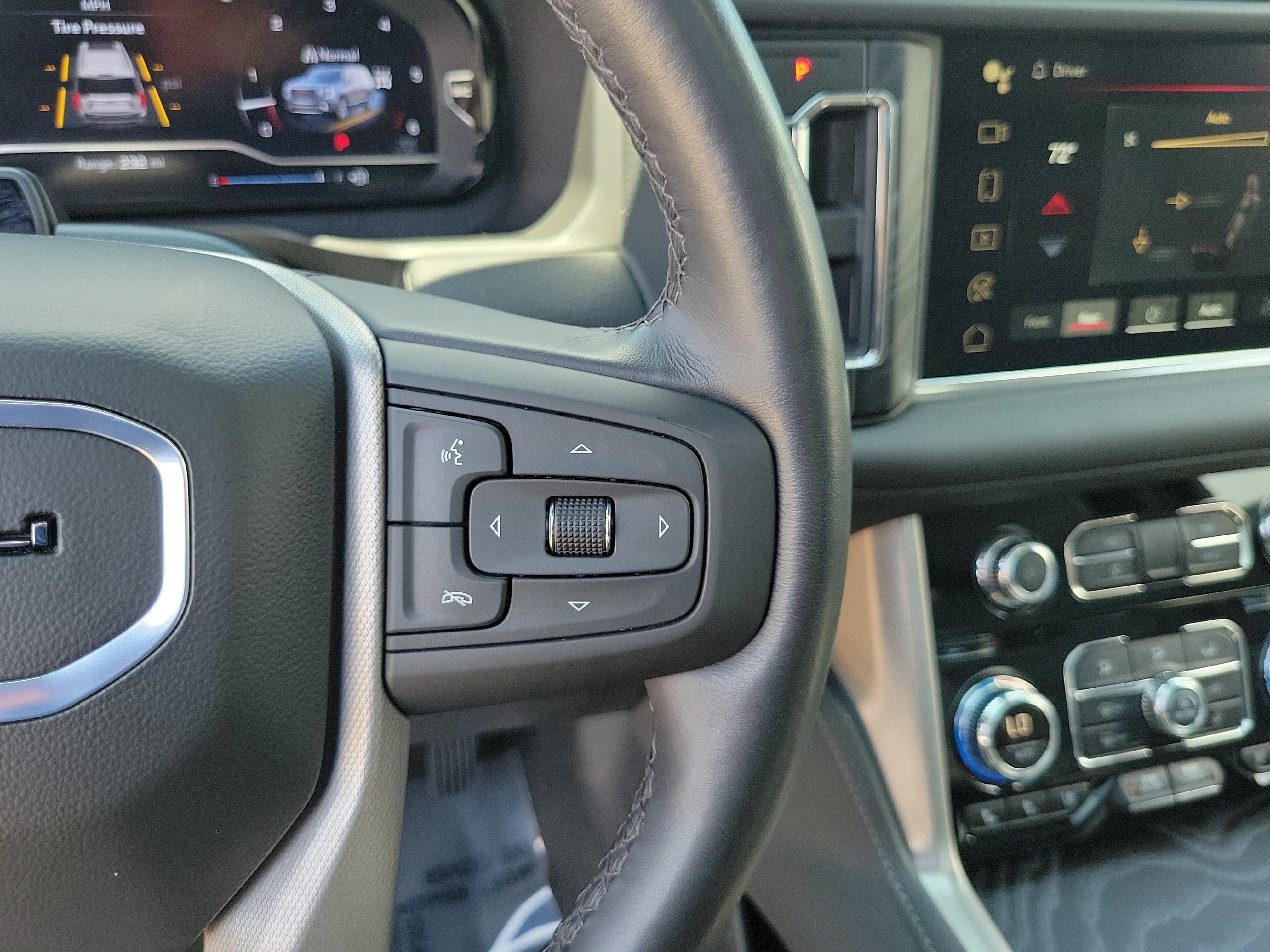 Used 2024 GMC Yukon XL Denali w/ Advanced Technology Package AWD/4WD image 23