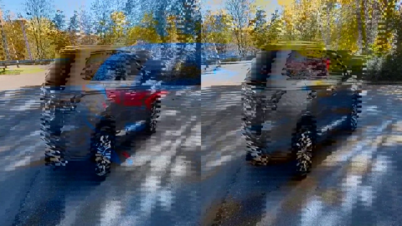 Used 2020 Mitsubishi Outlander ES image 49