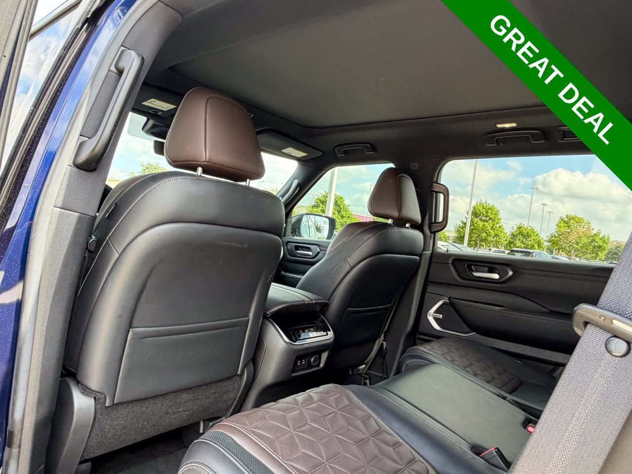 Used 2025 Nissan Armada Platinum w/ Convenience Package RWD image 42