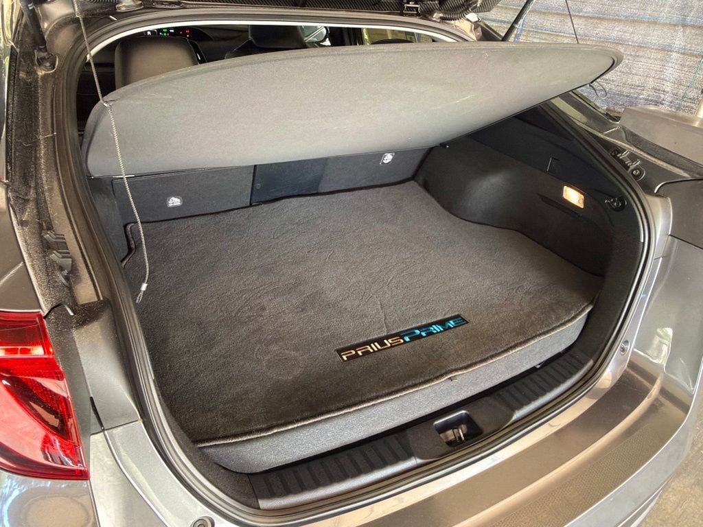 Used 2017 Toyota Prius Prime Premium w/ Carpet Mat Package FWD image 11
