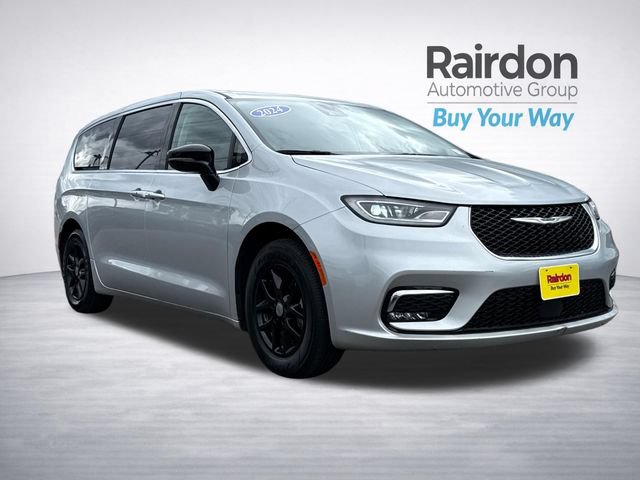 Used 2024 Chrysler Pacifica Touring-L
