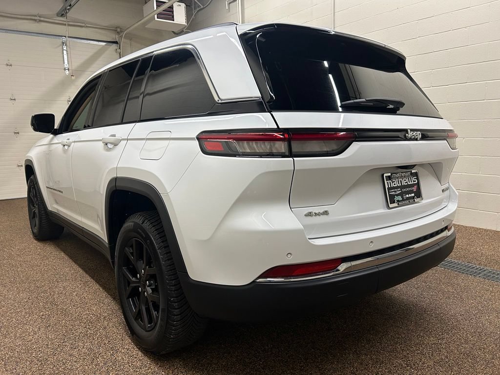 Used 2022 Jeep Grand Cherokee Limited AWD/4WD image 4