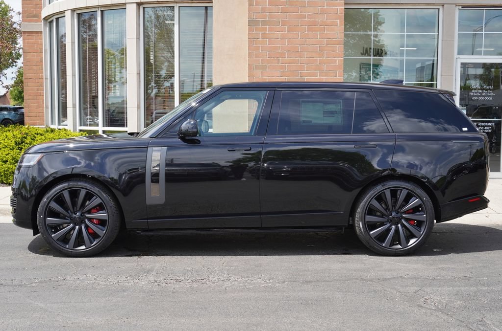 New 2026 Land Rover Range Rover SV AWD/4WD video 2