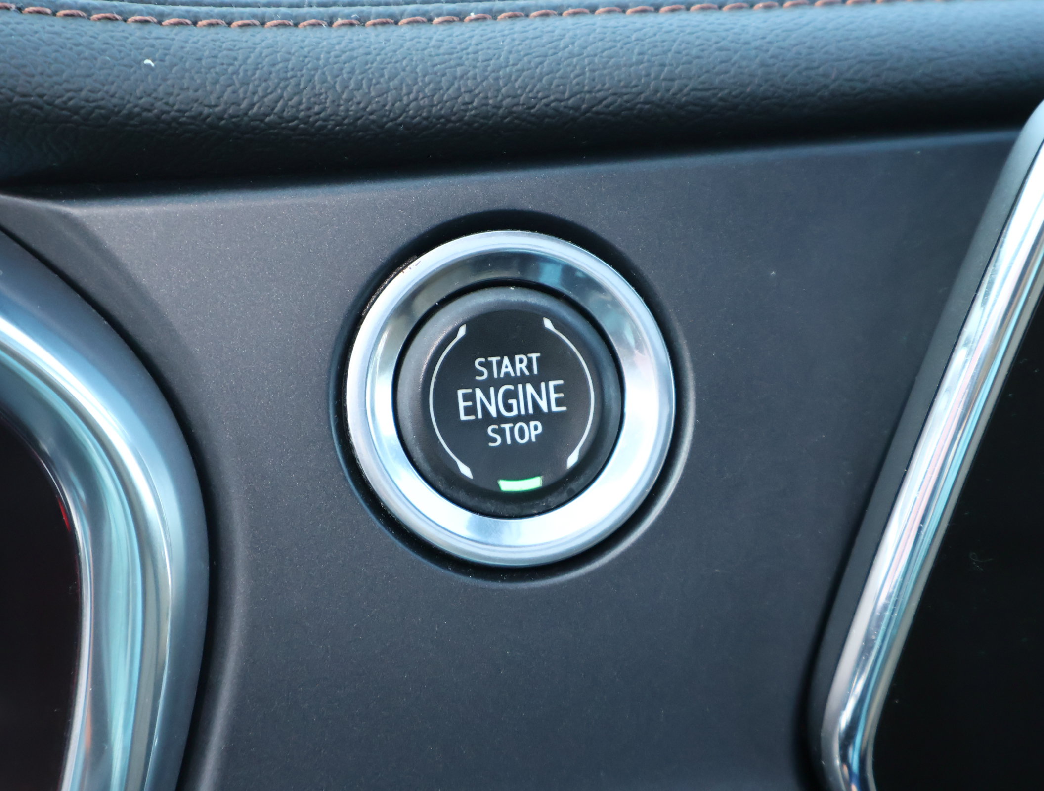 Used 2020 Chevrolet Blazer Premier w/ Driver Confidence II Package FWD image 19