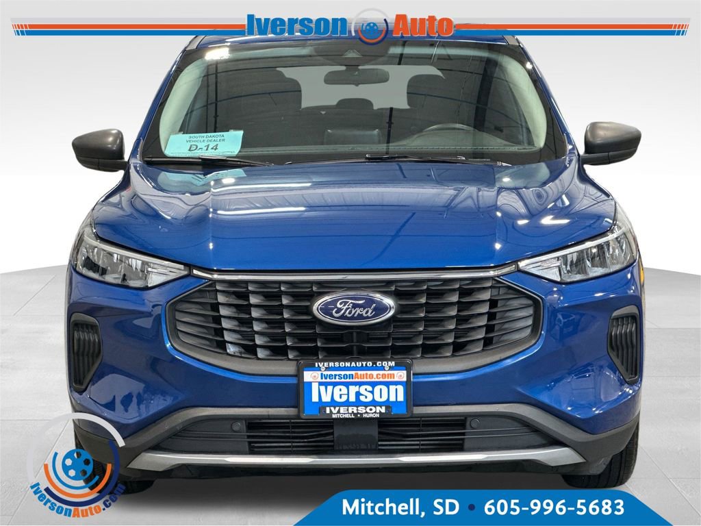 Used 2023 Ford Escape Active w/ Cold Weather Package FWD image 3
