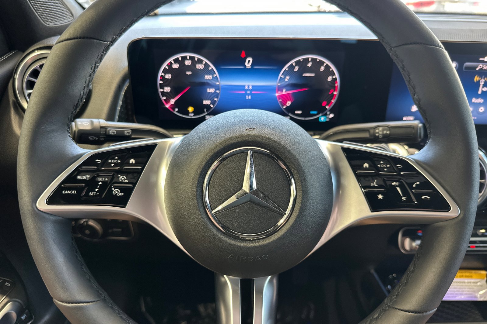 New 2025 Mercedes-Benz GLB 250 4MATIC image 23