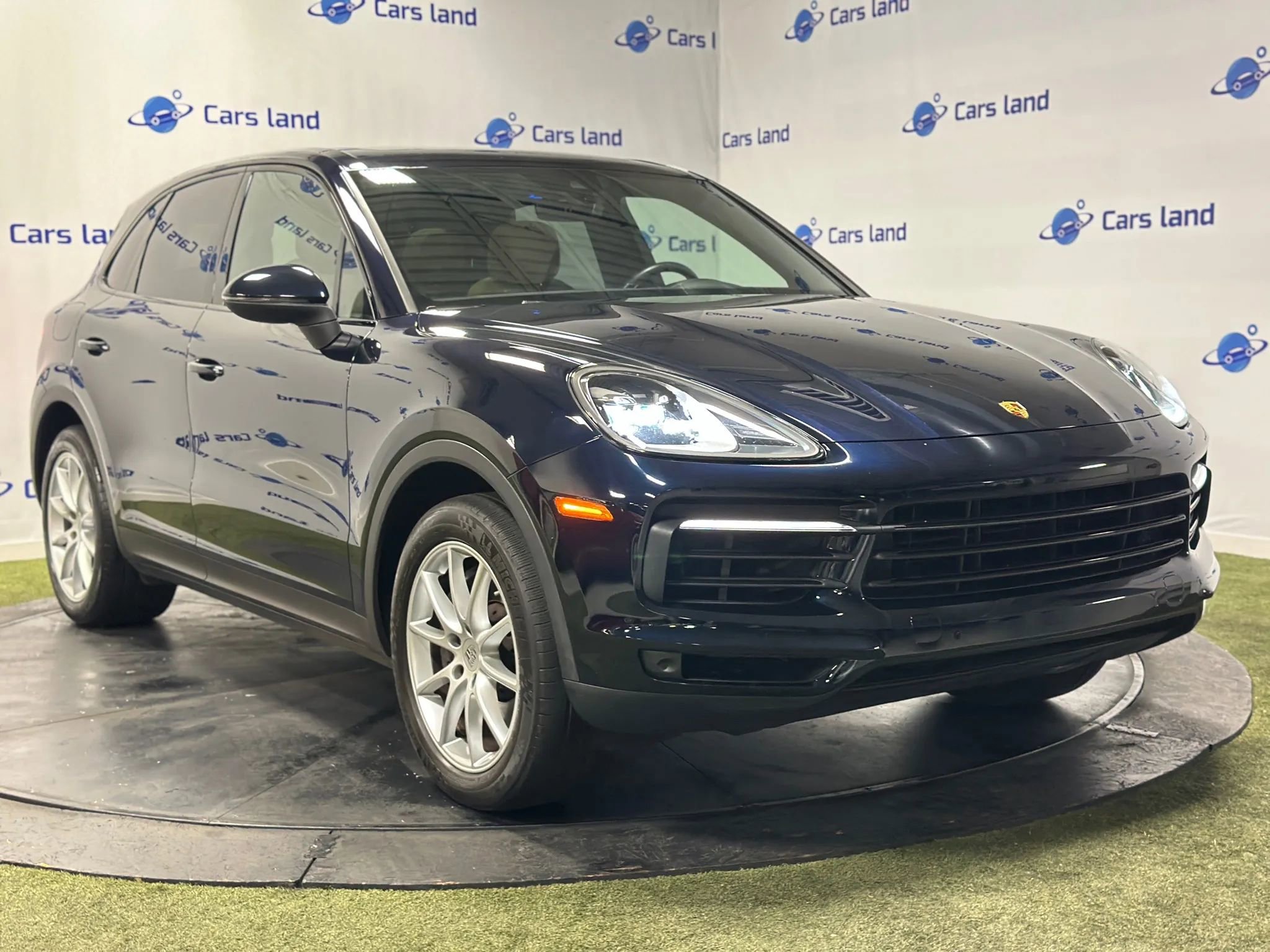 Used 2022 Porsche Cayenne Sport Utility 4D image 1