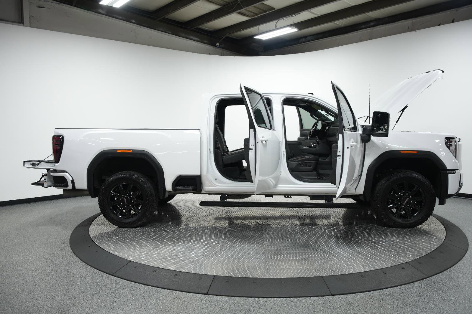 Used 2024 GMC Sierra 2500 AT4 w/ AT4 Premium Plus Package image 13