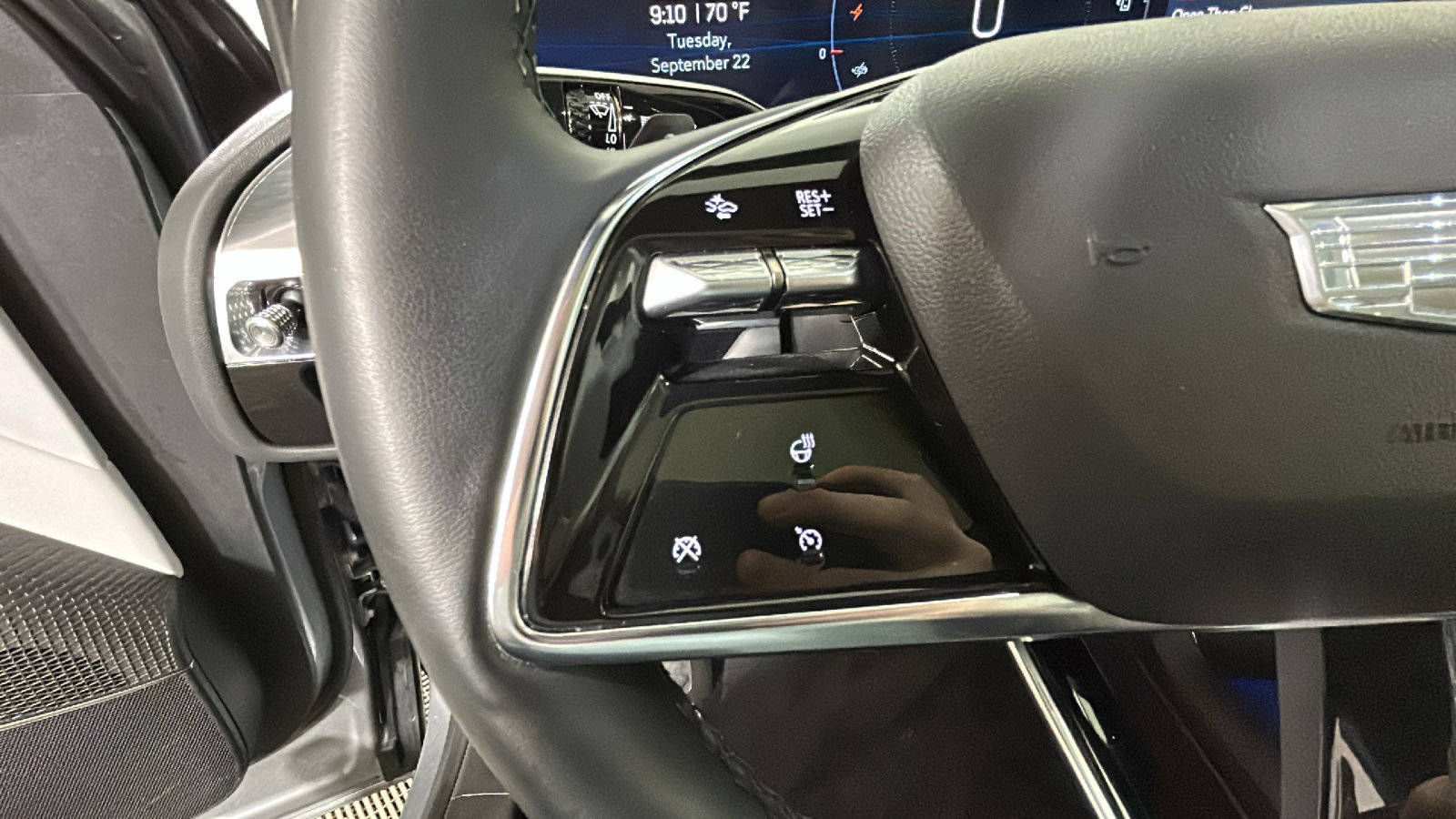 Used 2024 Cadillac Lyriq Luxury AWD/4WD image 19