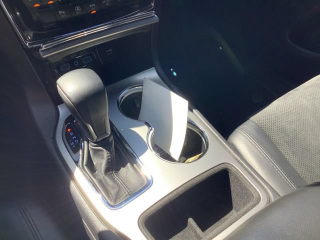 Used 2019 Jeep Grand Cherokee Altitude AWD/4WD image 18