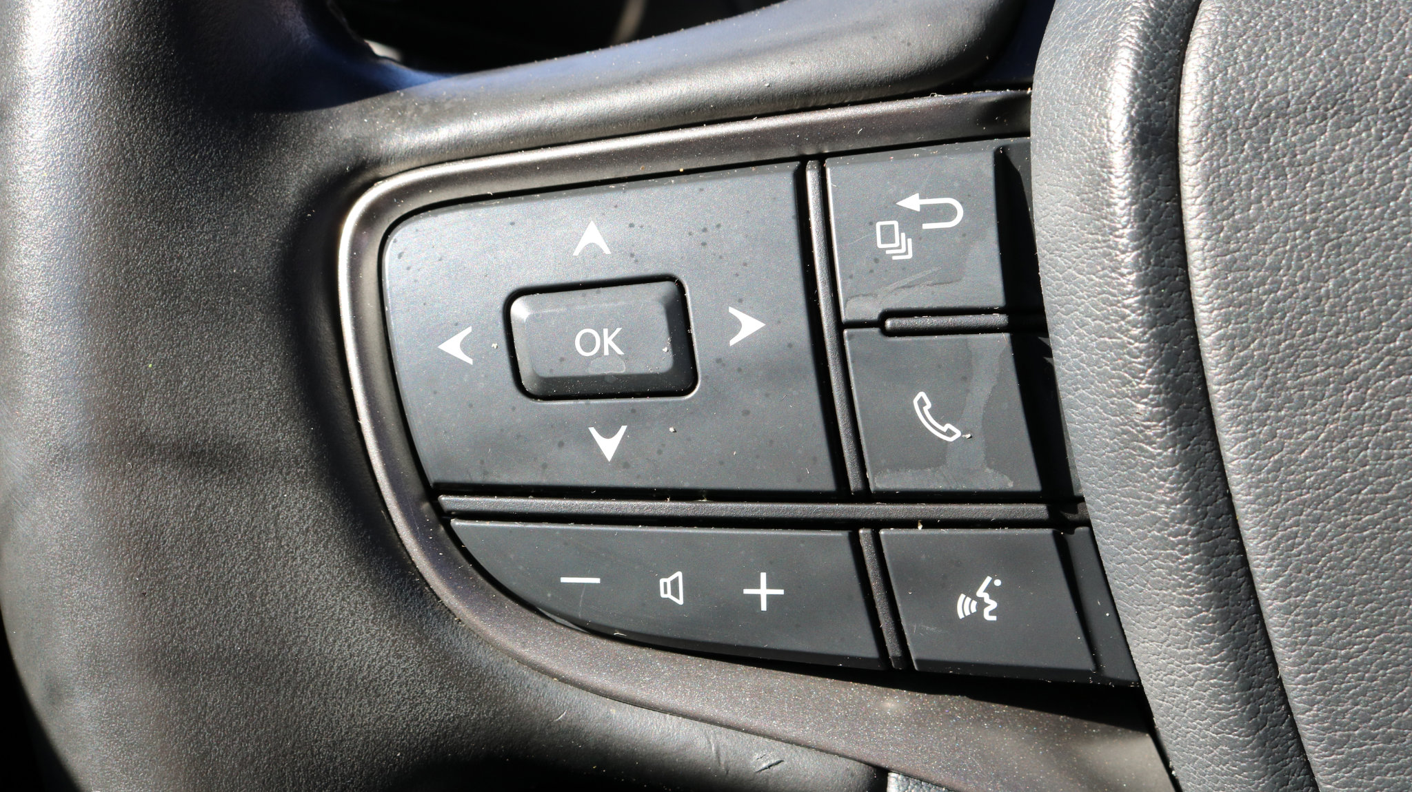 Used 2022 Lexus UX 200 image 12